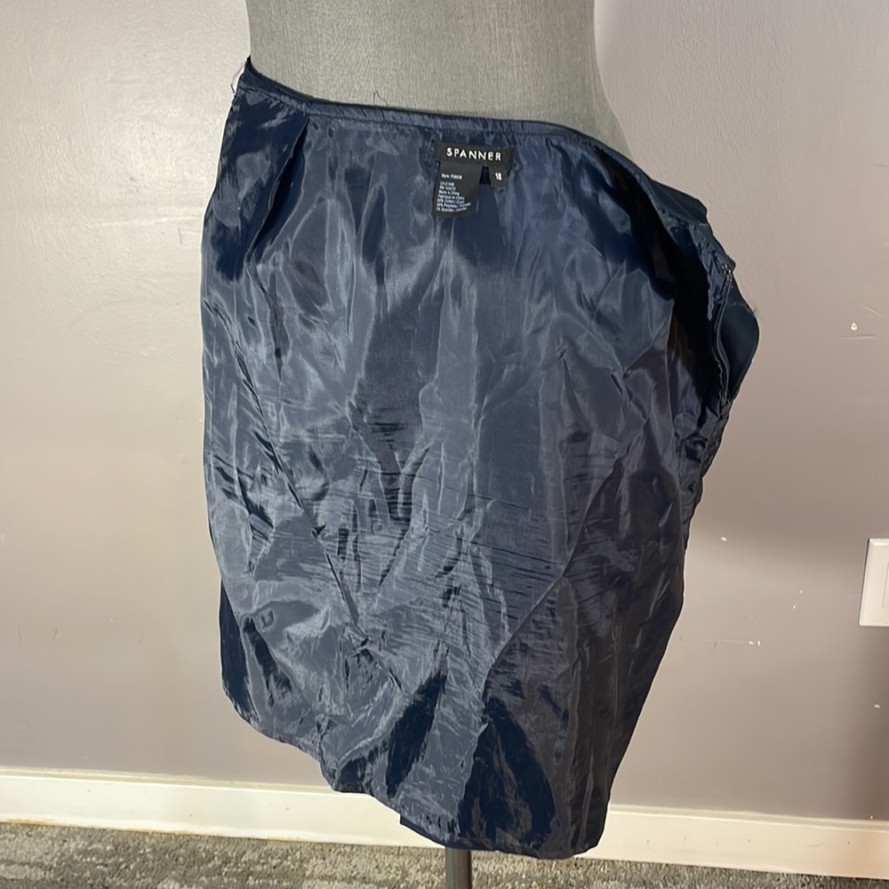 Spanner Navy skirt suit fully lined. Blazer size 10 skirt size 12 - Picture 13 of 15